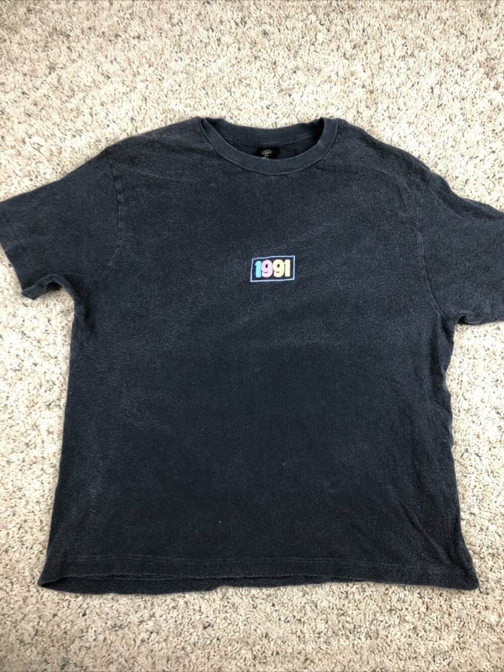 Urban Outfitters Gray Unisex Shirt 1991 US Cities Colorful Yellow Purple Blue